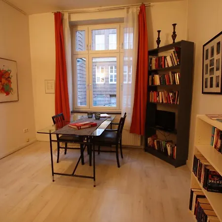 Der Kunstsalon شقة